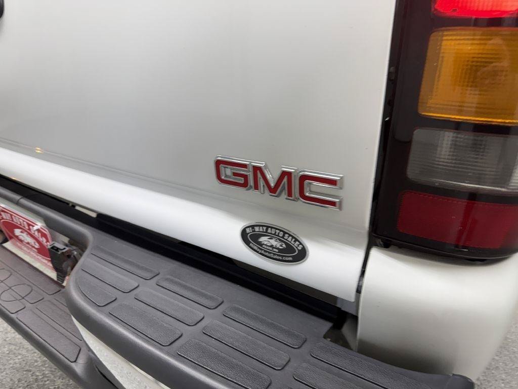 Used 2005 GMC Sierra 2500 W/T AWD/4WD image 7