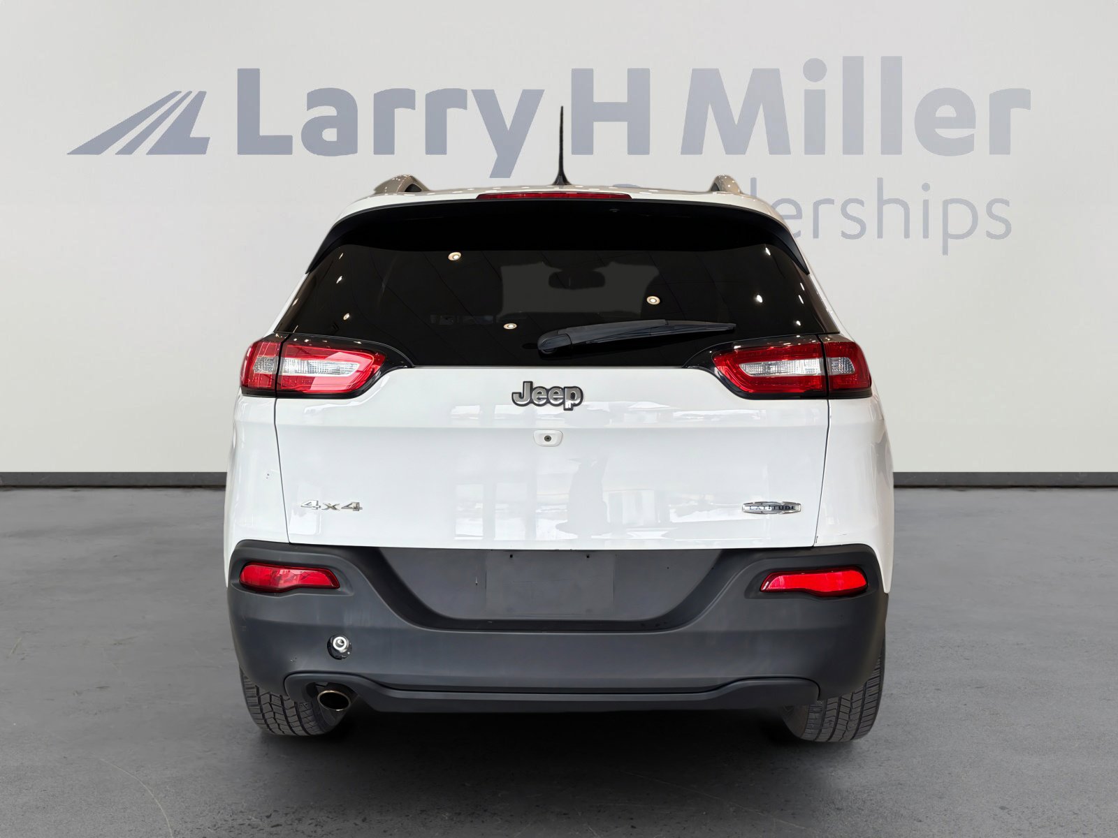 Used 2015 Jeep Cherokee Latitude w/ Cold Weather Group image 4