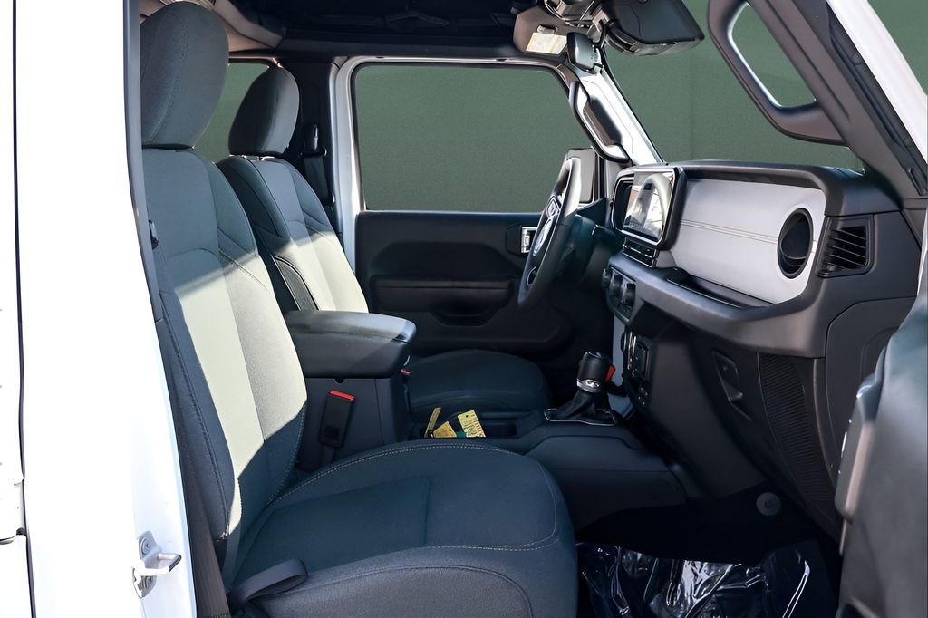 Used 2024 Jeep Wrangler Unlimited w/ Convenience Group image 23