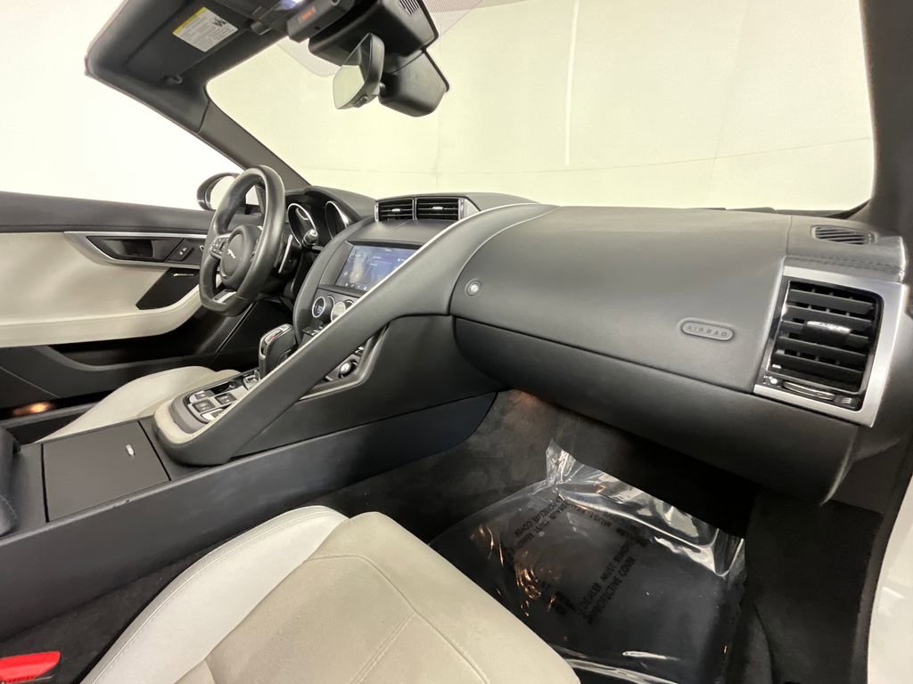 Used 2020 Jaguar F-TYPE Convertible RWD image 23