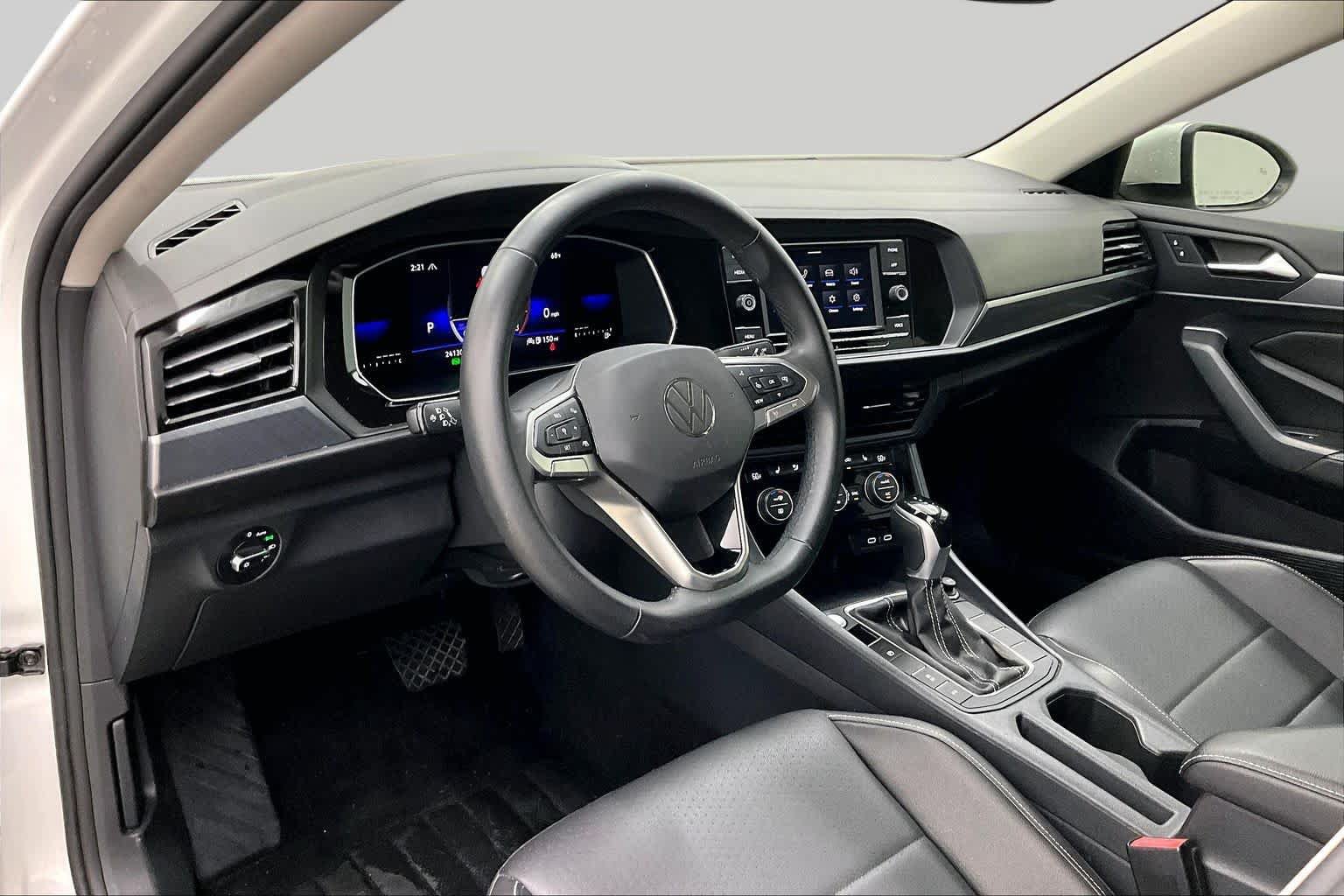 Used 2022 Volkswagen Jetta SE FWD image 16