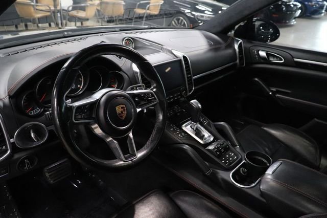 Used 2017 Porsche Cayenne Turbo AWD/4WD image 13