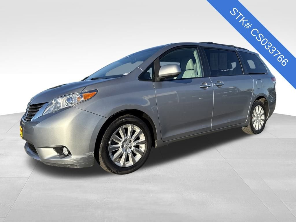 Used 2012 Toyota Sienna XLE image 2