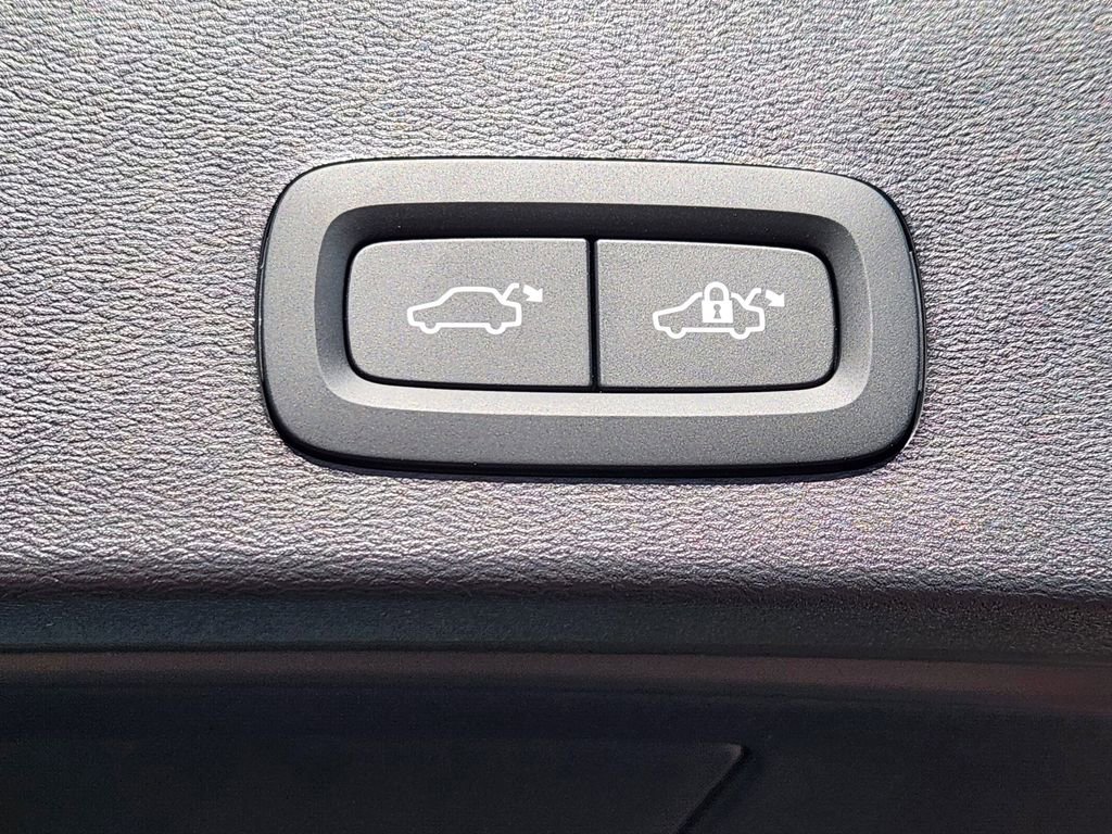 New 2026 Volvo XC40 B5 Ultra w/ Climate Package image 24