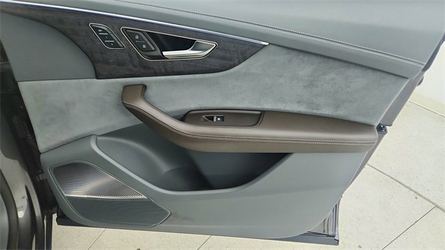 Used 2023 Audi Q8 Prestige w/ Prestige Package image 25