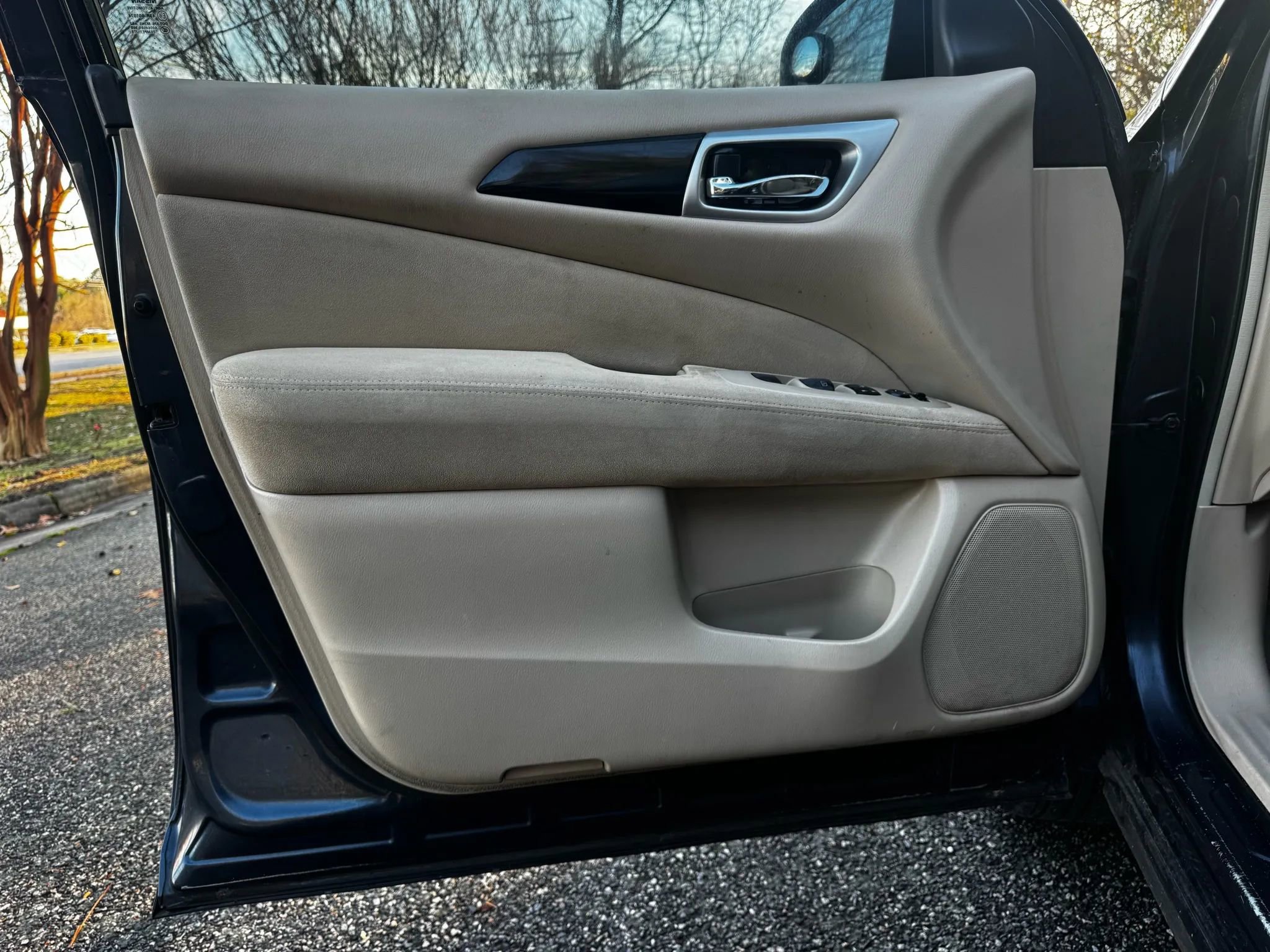 Used 2013 Nissan Pathfinder SV w/ Cargo Pkg image 10