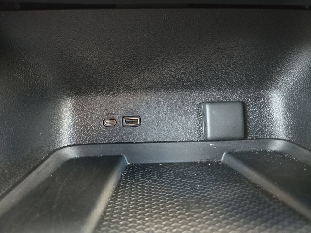 Used 2025 Chevrolet Traverse LT AWD/4WD image 35