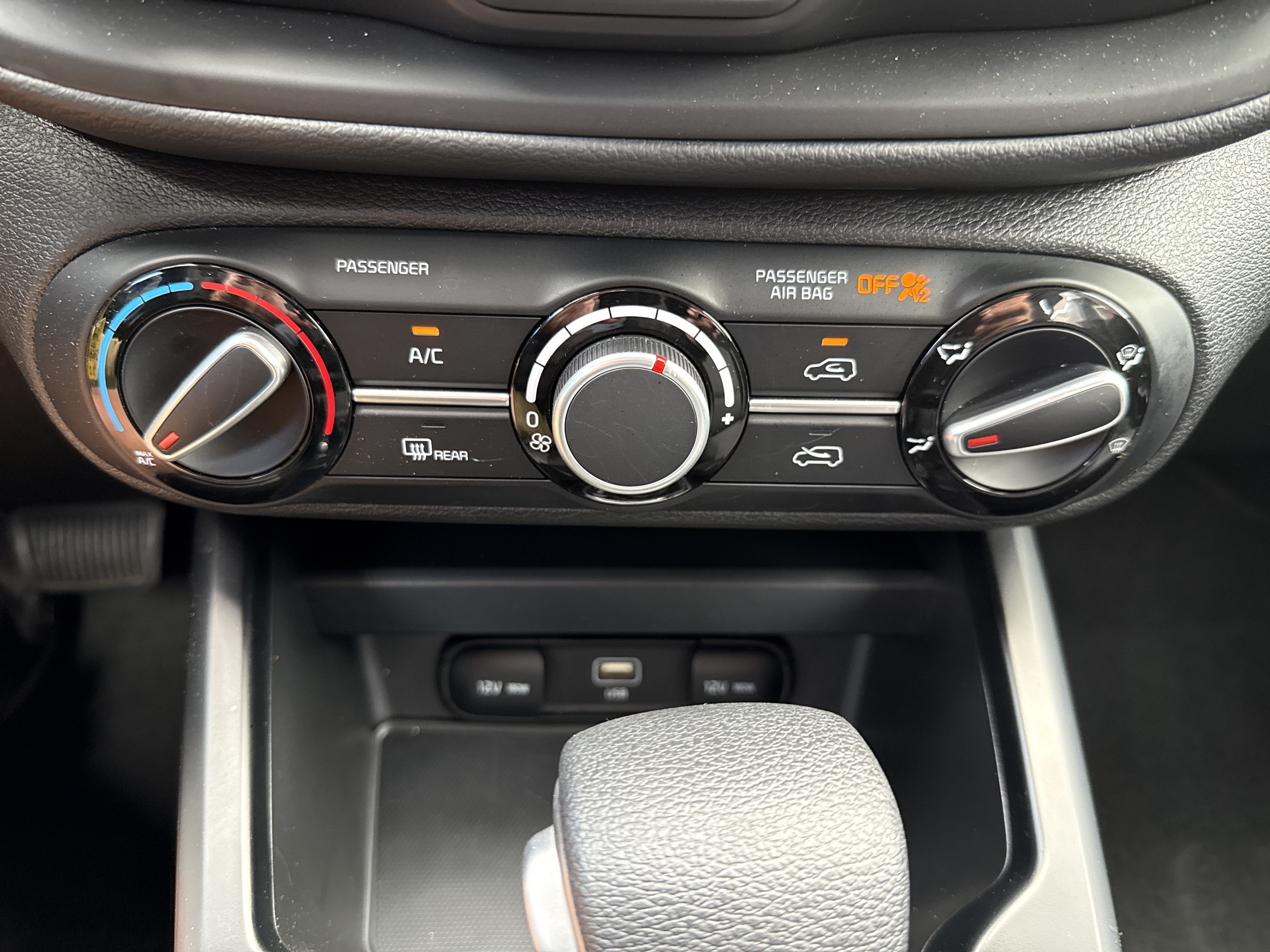 Certified 2025 Kia Soul LX w/ LX Technology Package FWD image 25
