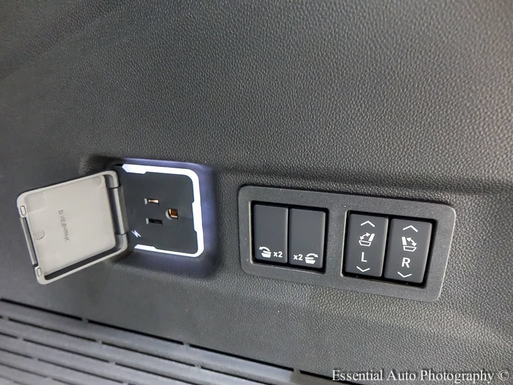 New 2026 Chevrolet Suburban LT w/ Comfort Package AWD/4WD image 23