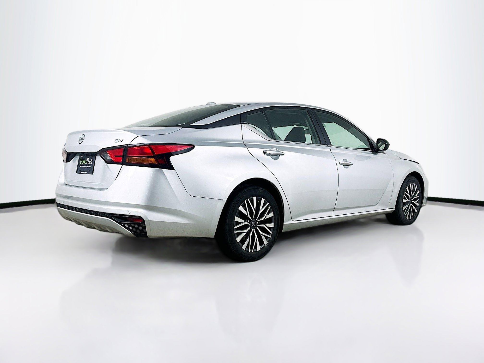 Used 2024 Nissan Altima 2.5 SV FWD image 9