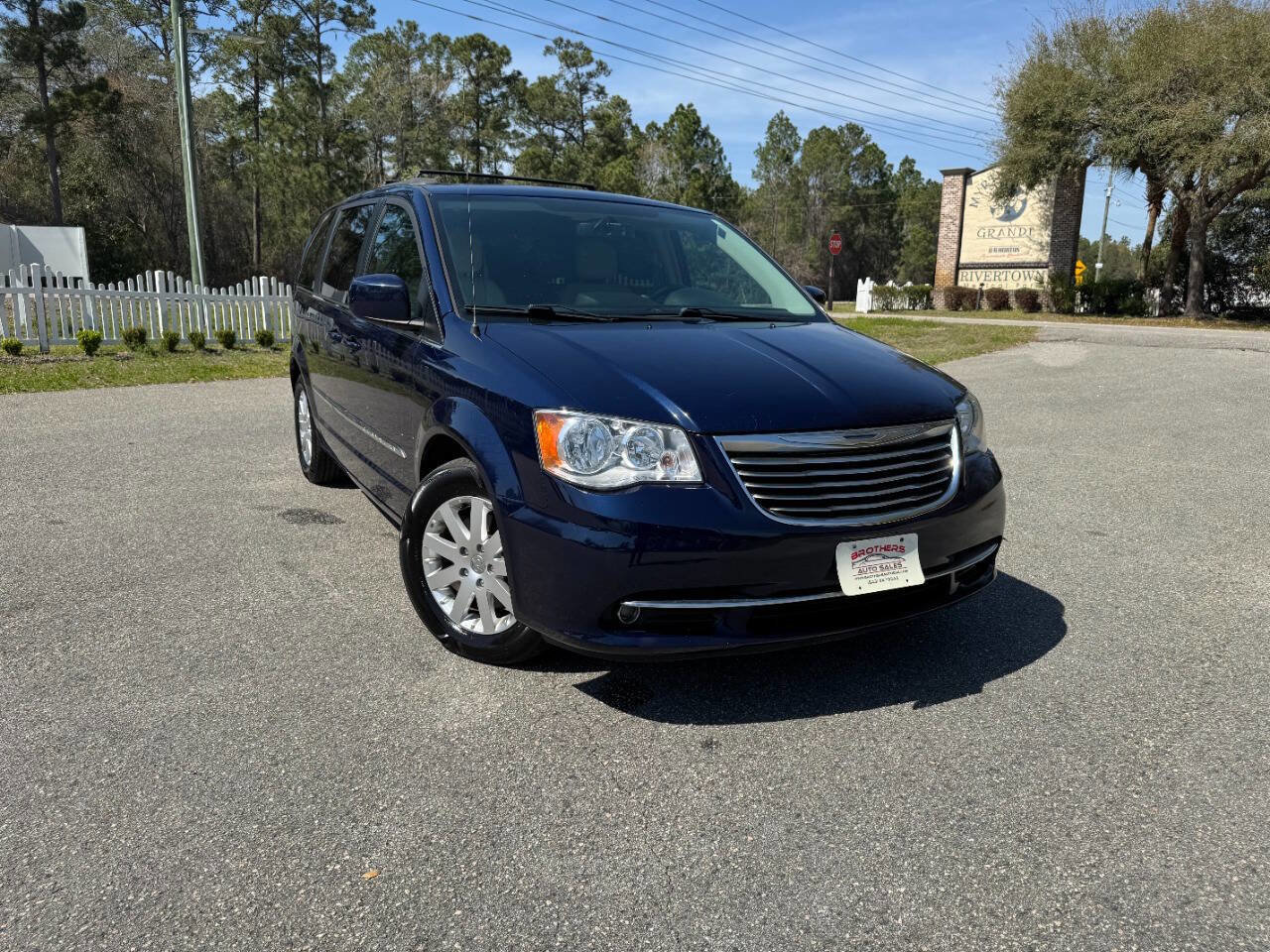 Used 2015 Chrysler Town & Country Touring image 37