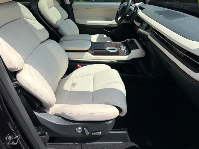 New 2027 Lincoln Navigator L Reserve RWD image 14