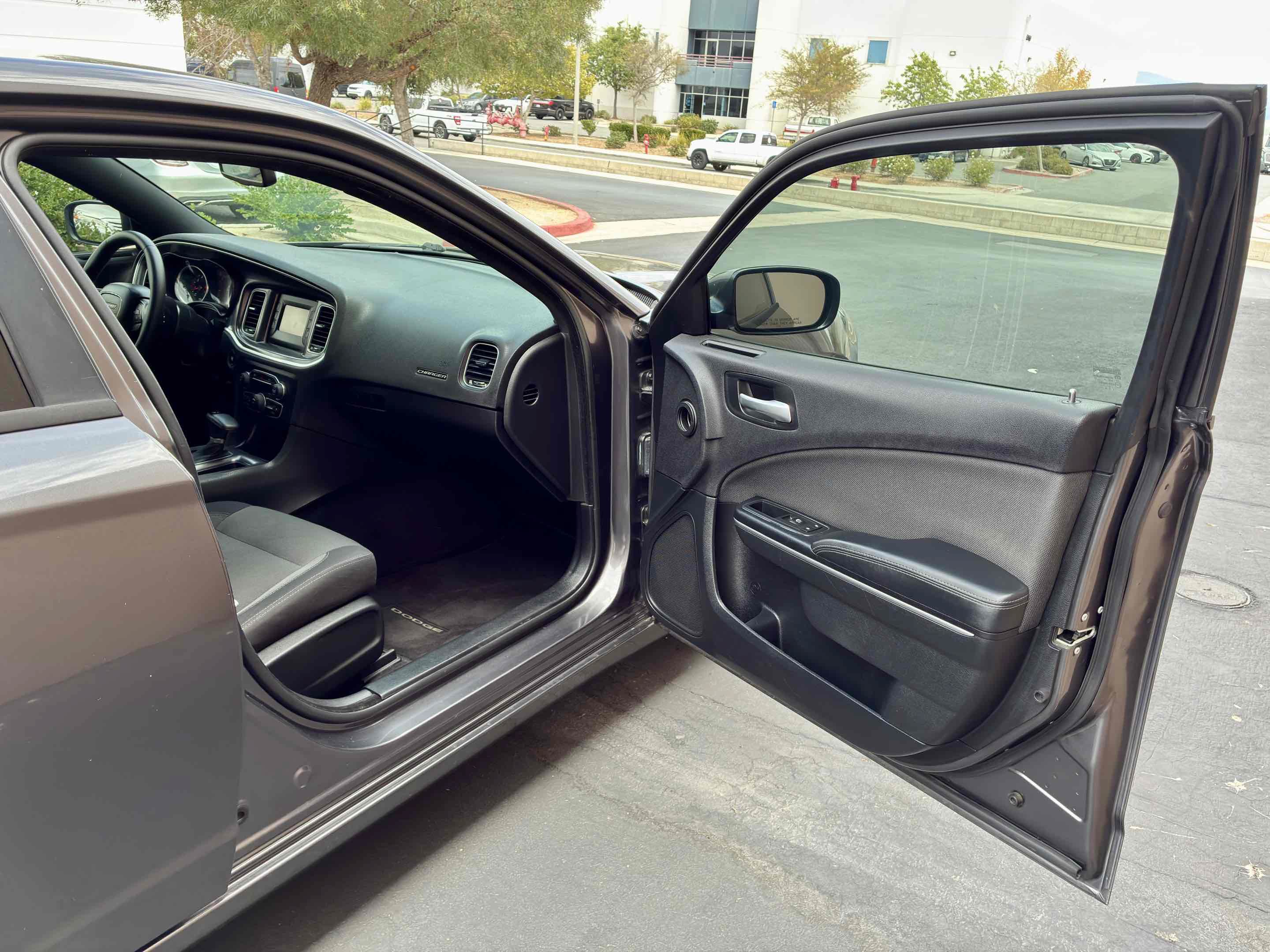 Used 2015 Dodge Charger SE RWD image 40