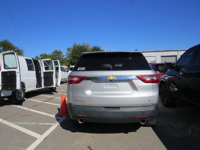 Used 2020 Chevrolet Traverse LT FWD image 3