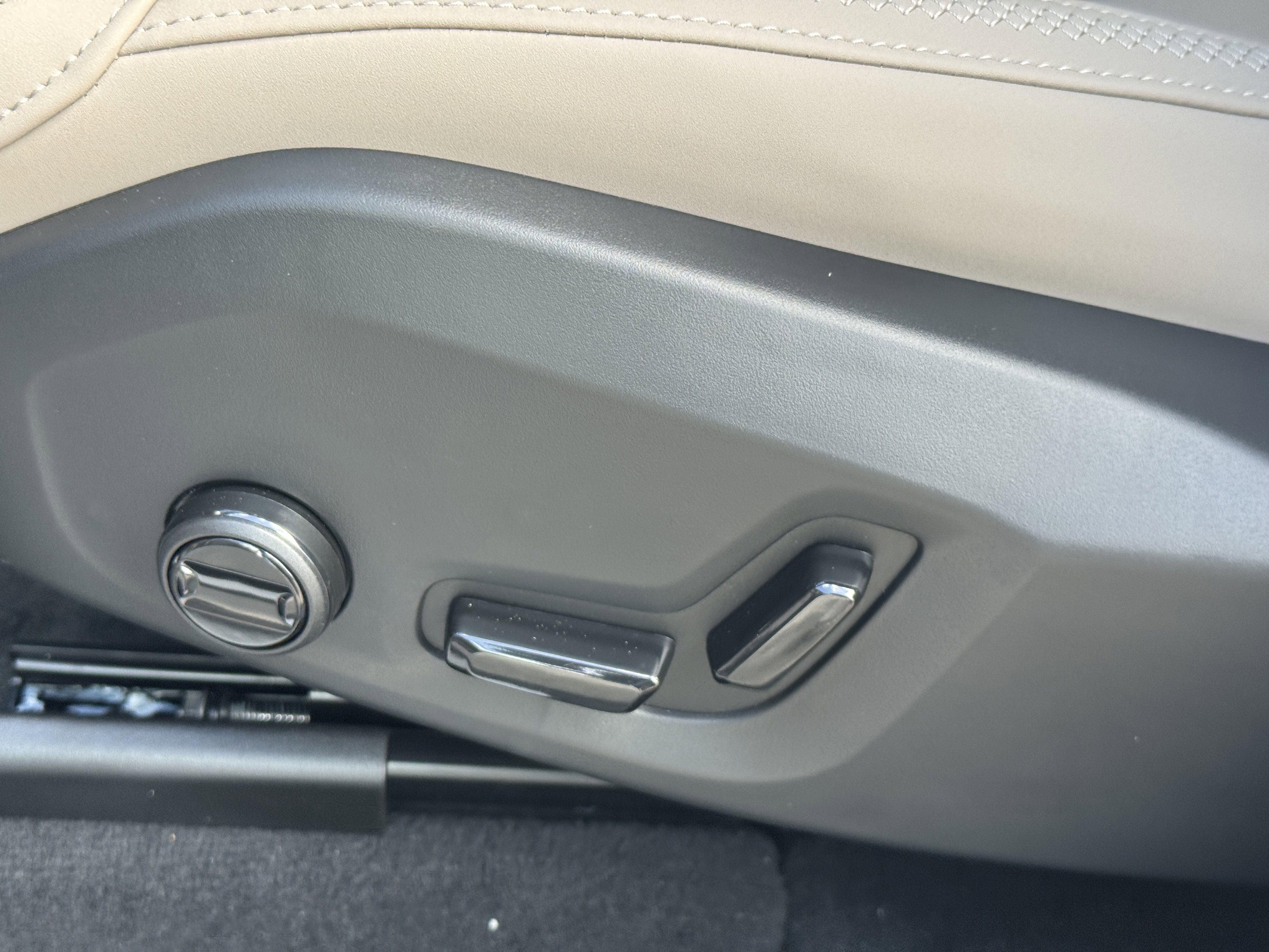 New 2026 Volvo XC60 B5 Core w/ Protection Package image 20