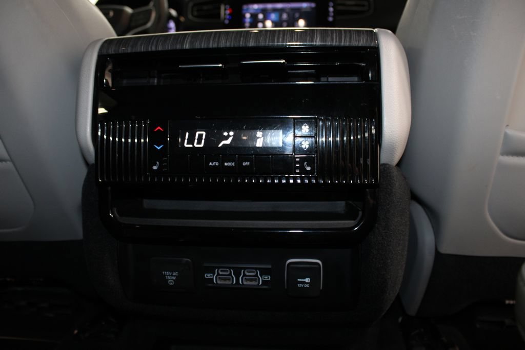 Used 2022 Jeep Wagoneer Series III w/ Flexible Seating Group AWD/4WD image 33