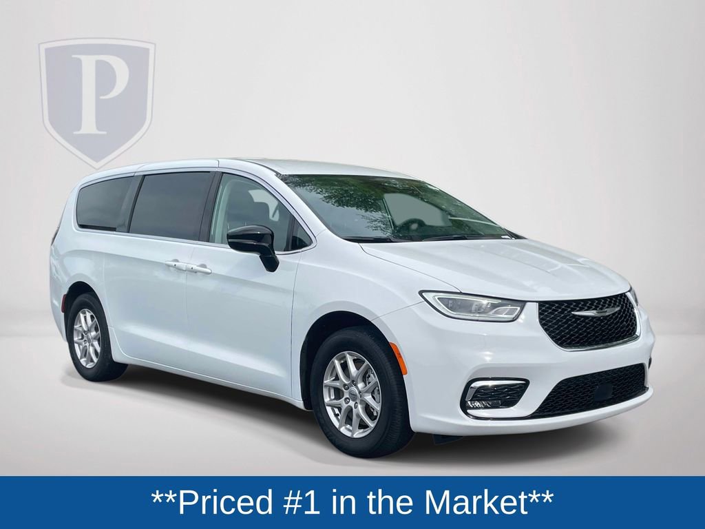 Used 2024 Chrysler Pacifica Touring-L image 2