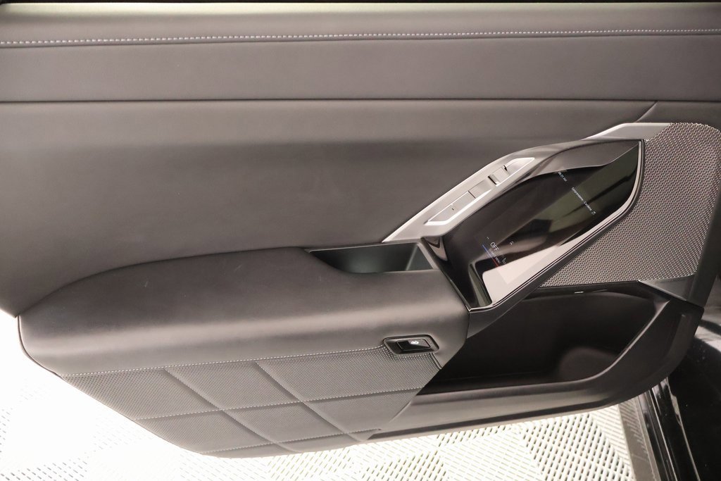 Used 2023 BMW 760i xDrive image 19