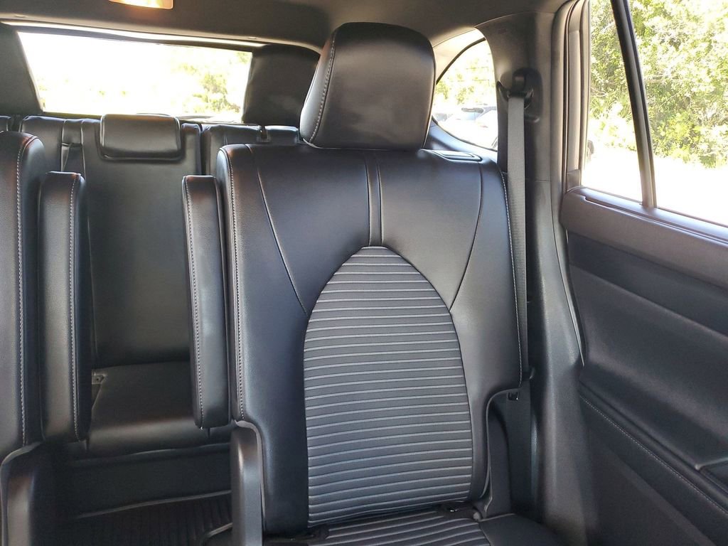 Certified 2023 Toyota Highlander L image 14