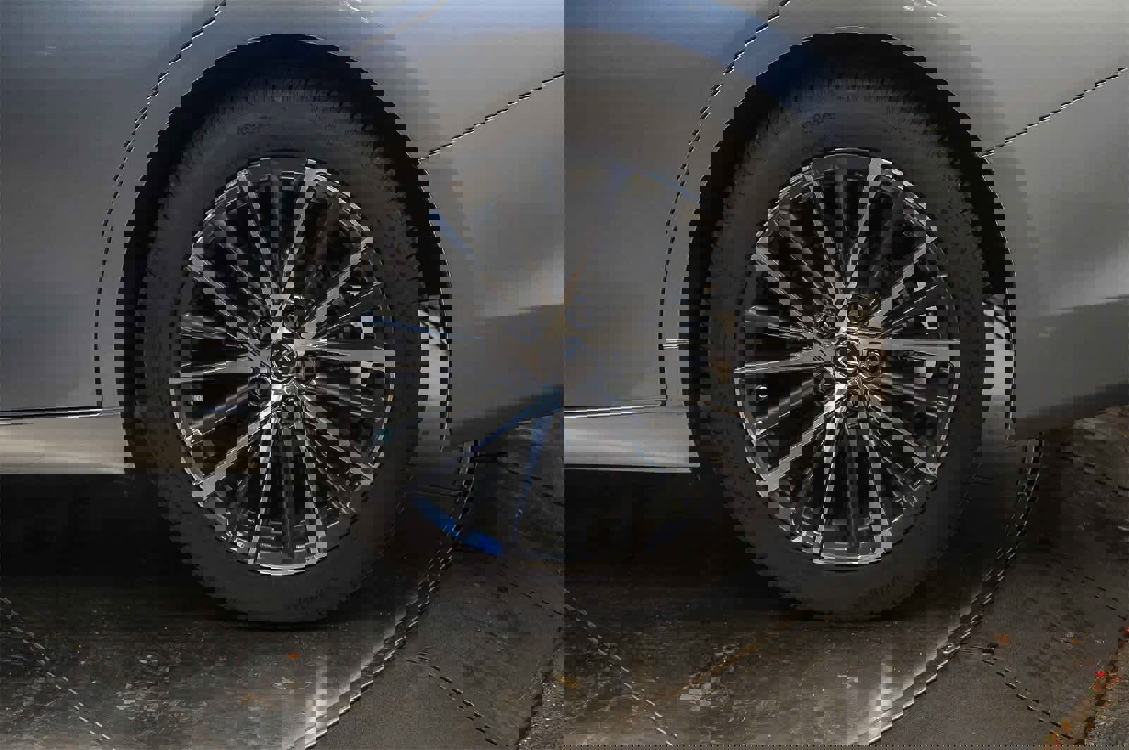 Used 2023 Lexus ES 300h w/ Premium Package image 10