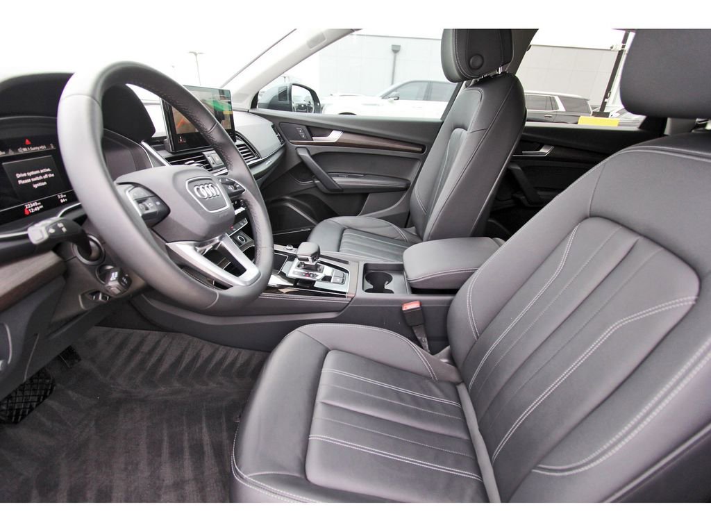 Used 2023 Audi Q5 2.0T Premium Plus w/ Premium Plus Package AWD/4WD image 6