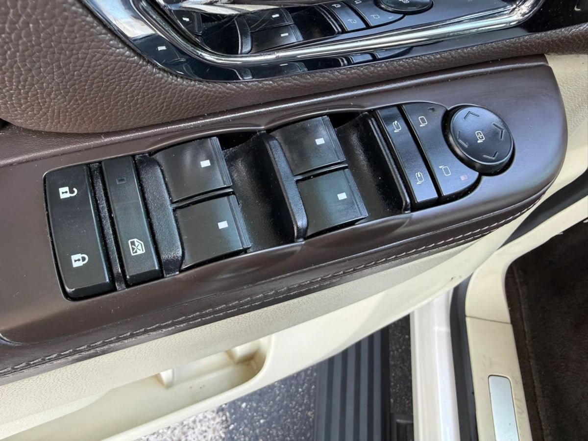 Used 2013 Cadillac Escalade Platinum AWD/4WD image 38