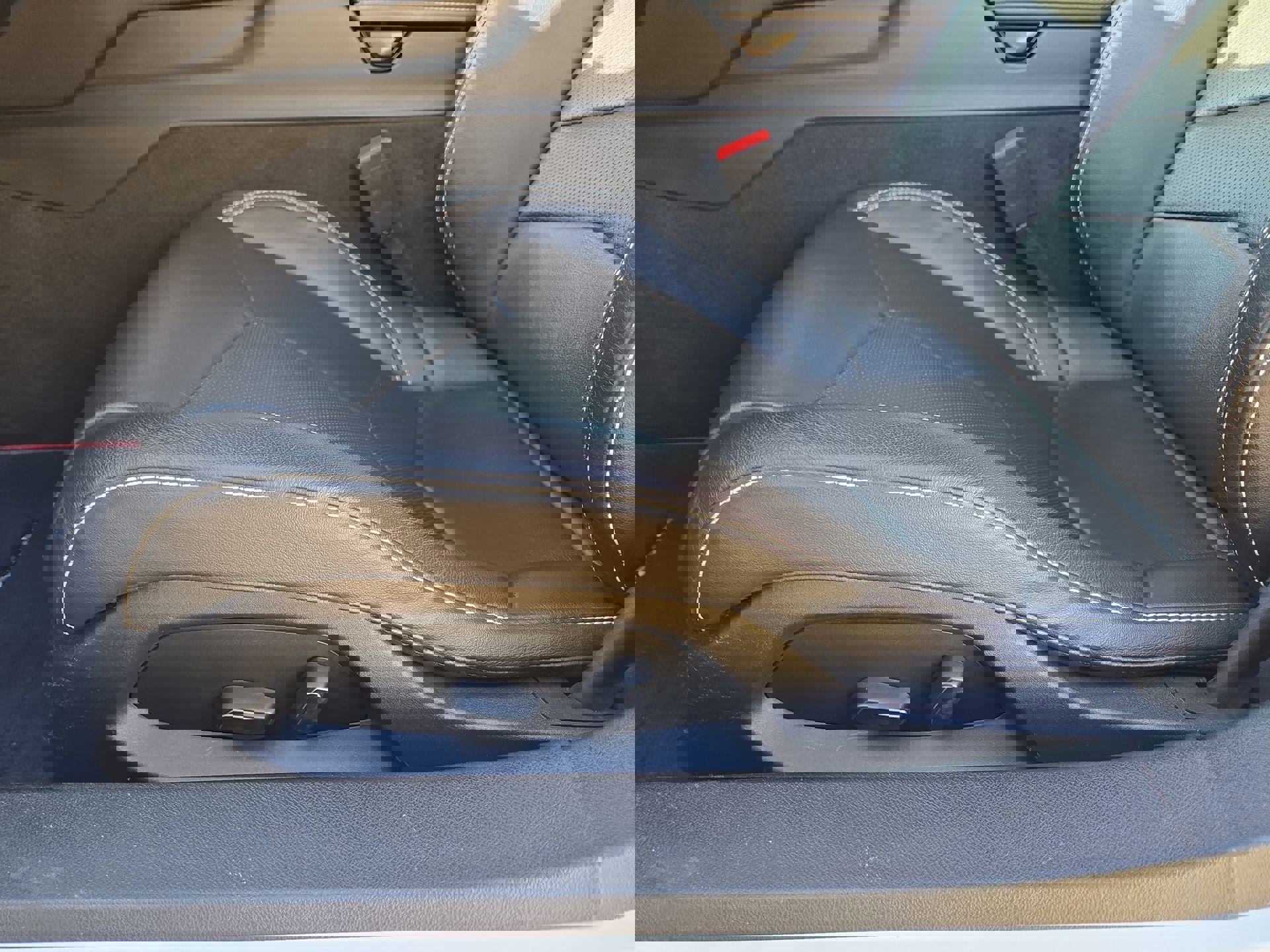 Used 2020 Chevrolet Corvette Stingray Convertible w/ 1LT image 17