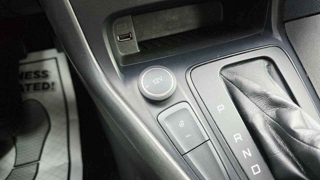 Used 2016 Ford Focus SE w/ Equipment Group 201A FWD image 19