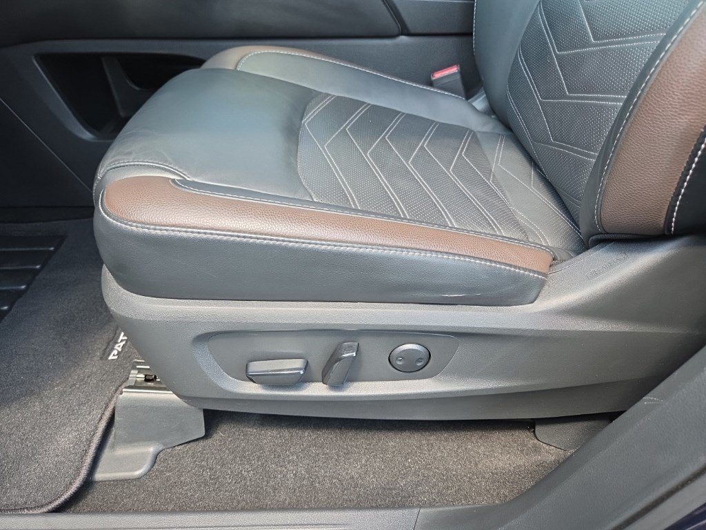 Used 2024 Nissan Pathfinder Platinum w/ Cargo Package FWD image 16