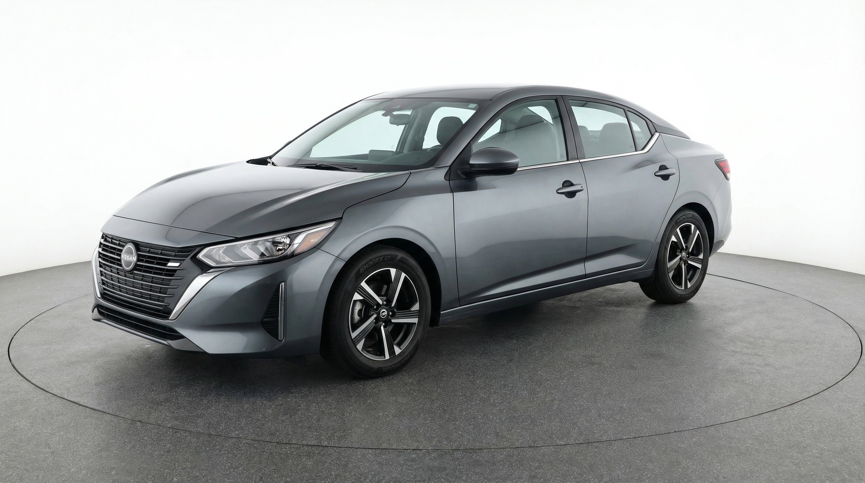 Used 2025 Nissan Sentra SV image 3