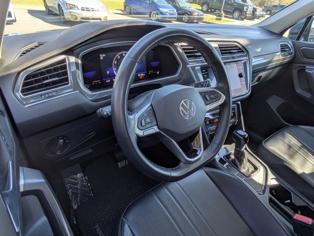 Used 2022 Volkswagen Tiguan SE image 10