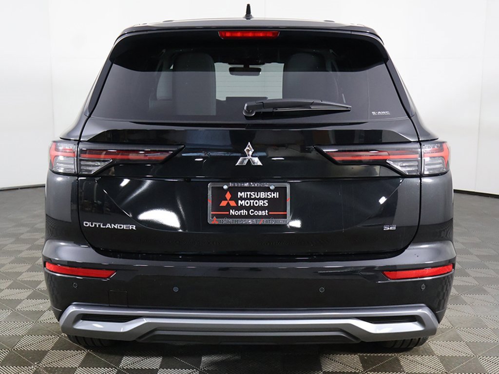New 2025 Mitsubishi Outlander SE image 15