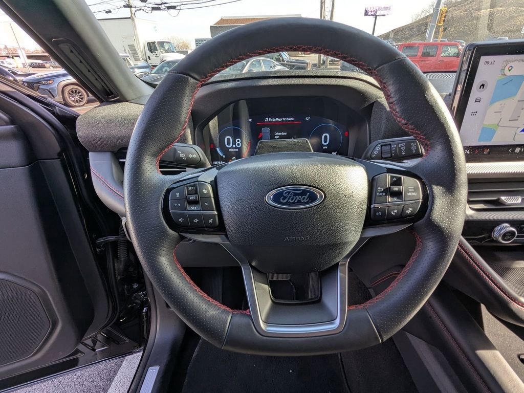 Used 2025 Ford Explorer ST-Line w/ ST-Line Street Pack AWD/4WD image 17