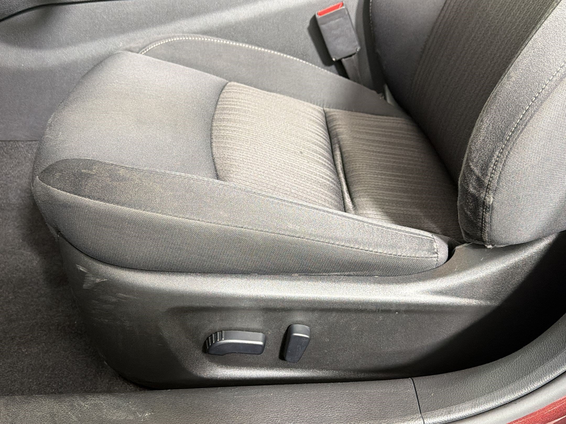 Used 2024 Nissan Altima 2.5 SV FWD image 12