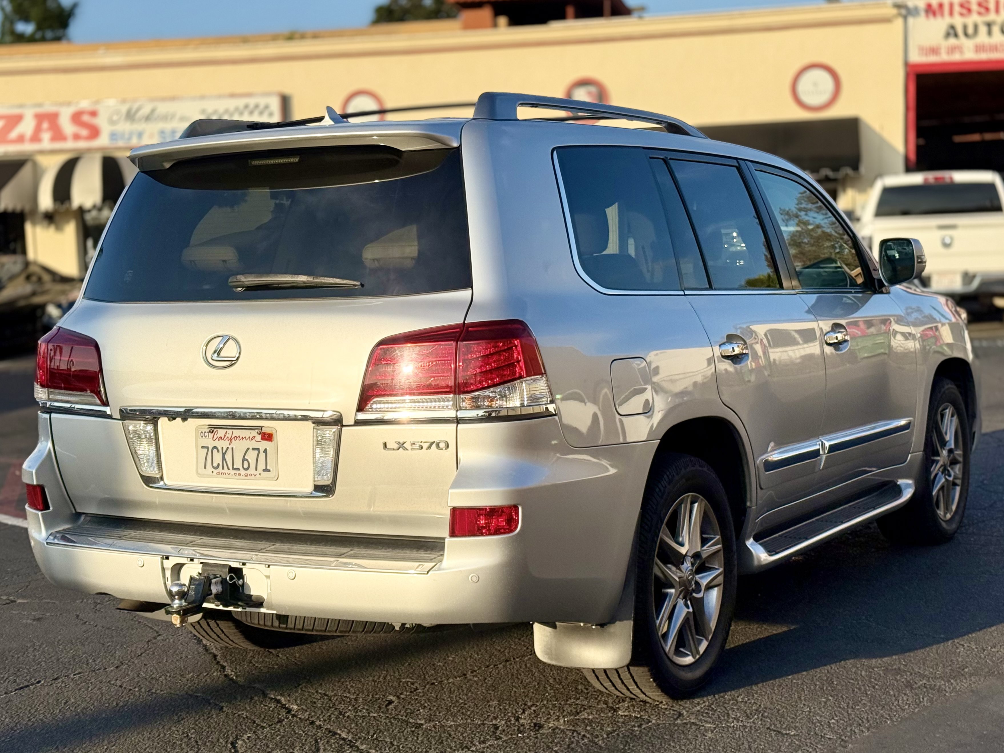 Used 2013 Lexus LX 570 4WD w/ Luxury Pkg image 16