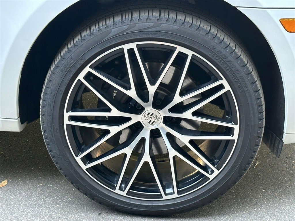 Used 2025 Porsche Macan image 10