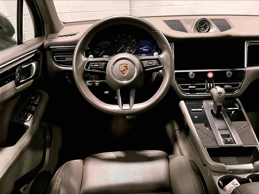 Certified 2024 Porsche Macan image 11