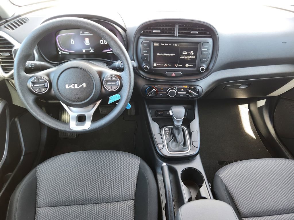 Certified 2025 Kia Soul LX image 25