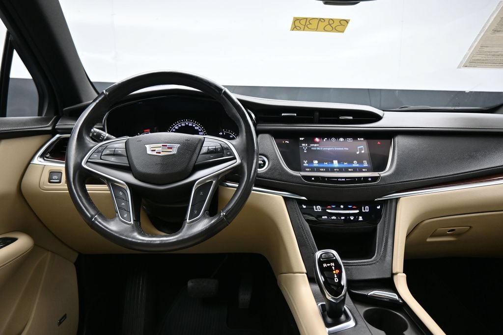 Used 2017 Cadillac XT5 Luxury w/ Driver Awareness Package FWD image 15
