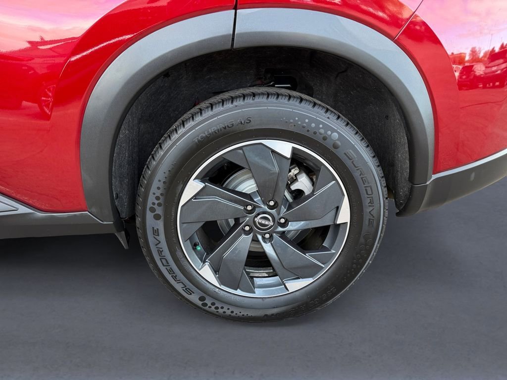 Used 2025 Nissan Rogue SV AWD/4WD image 14