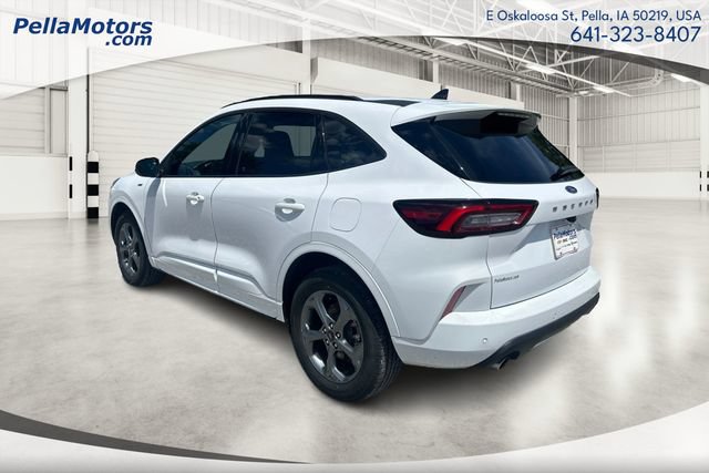 Used 2023 Ford Escape ST-Line w/ Tech Pack #1 AWD/4WD image 5