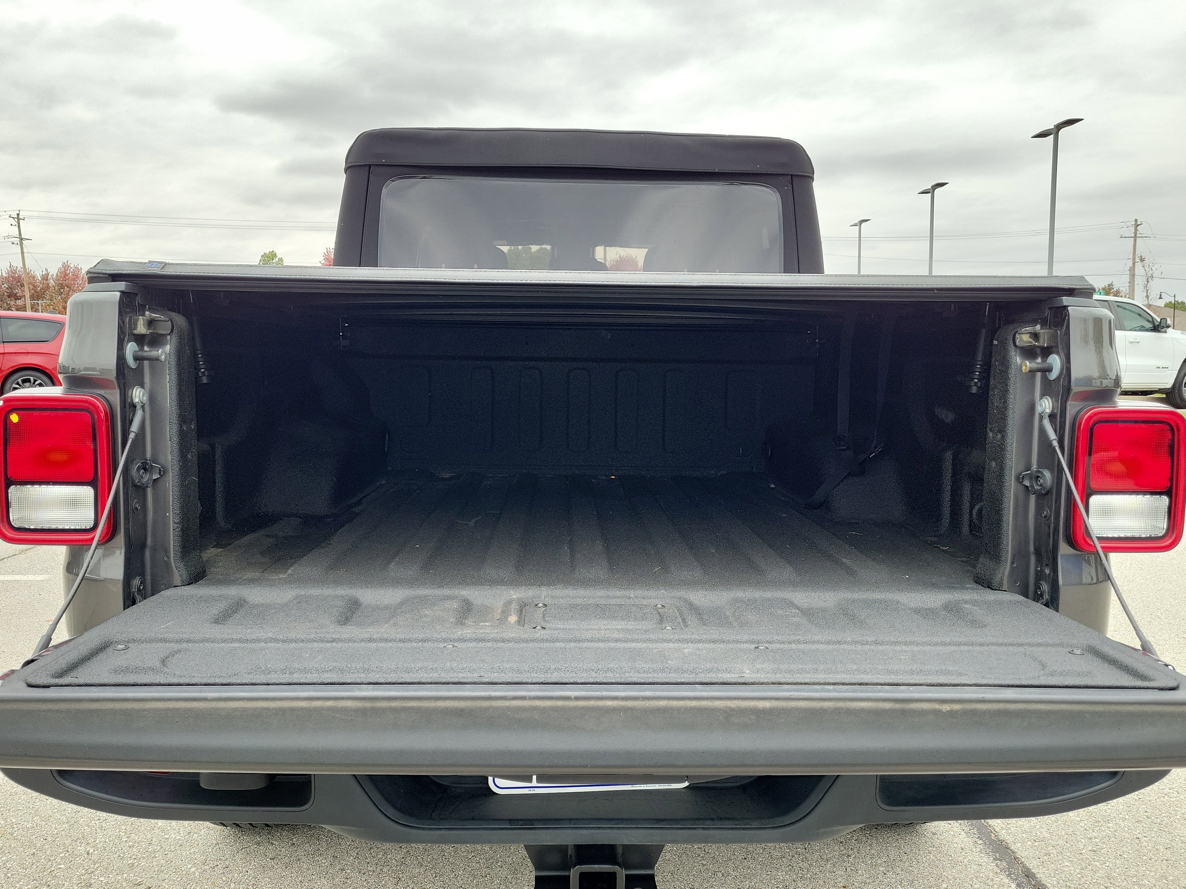 Used 2024 Jeep Gladiator Sport image 8