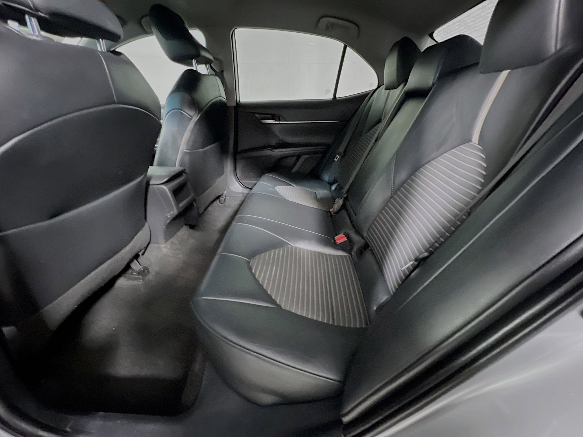 Used 2020 Toyota Camry SE image 28