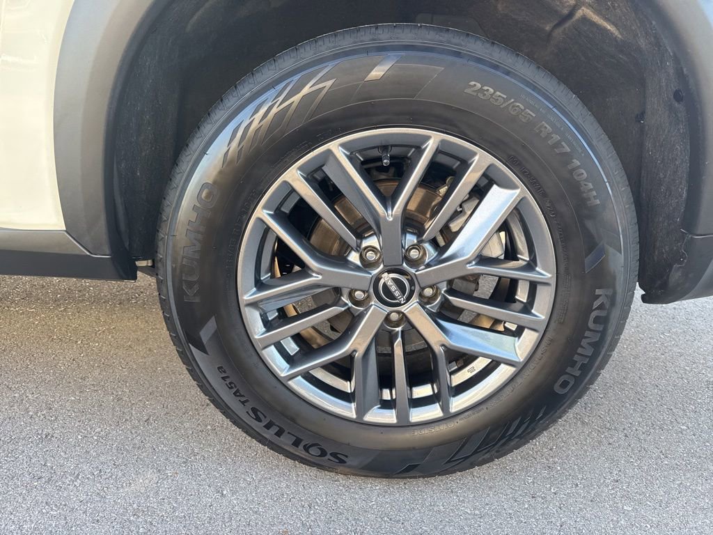 Used 2024 Nissan Rogue S AWD/4WD image 26