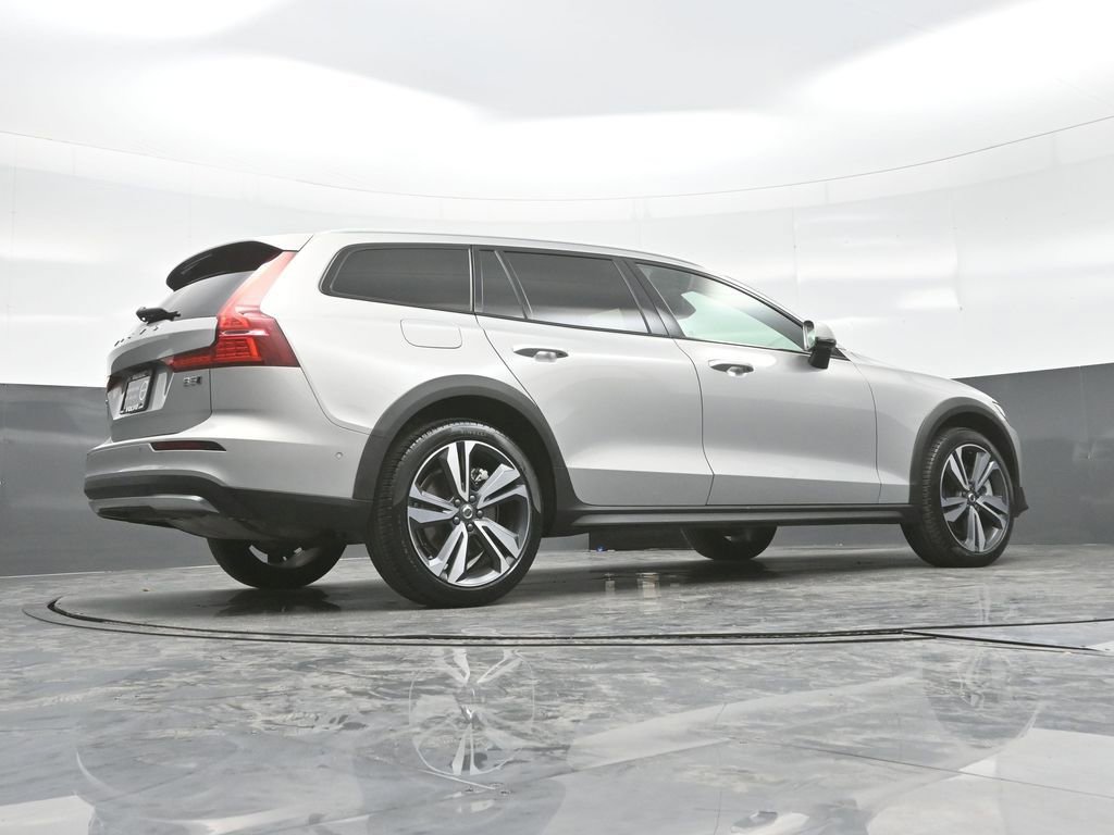 Used 2025 Volvo V60 B5 Cross Country Plus AWD/4WD image 22
