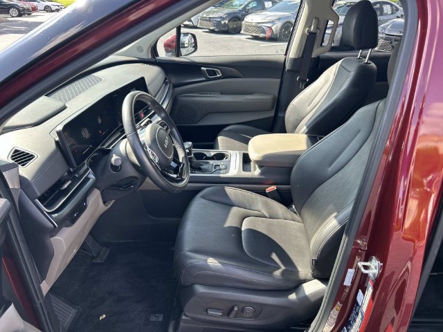 Used 2025 Kia Carnival FWD image 21