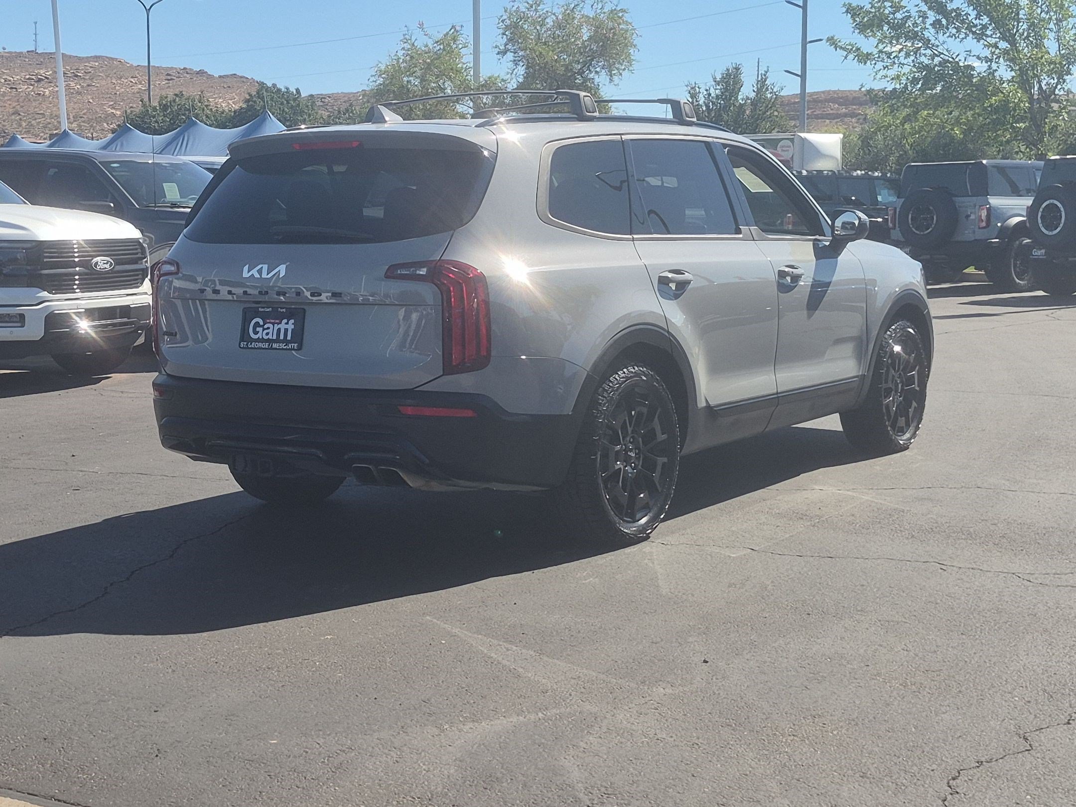 Used 2022 Kia Telluride EX w/ EX Premium Package AWD/4WD image 3