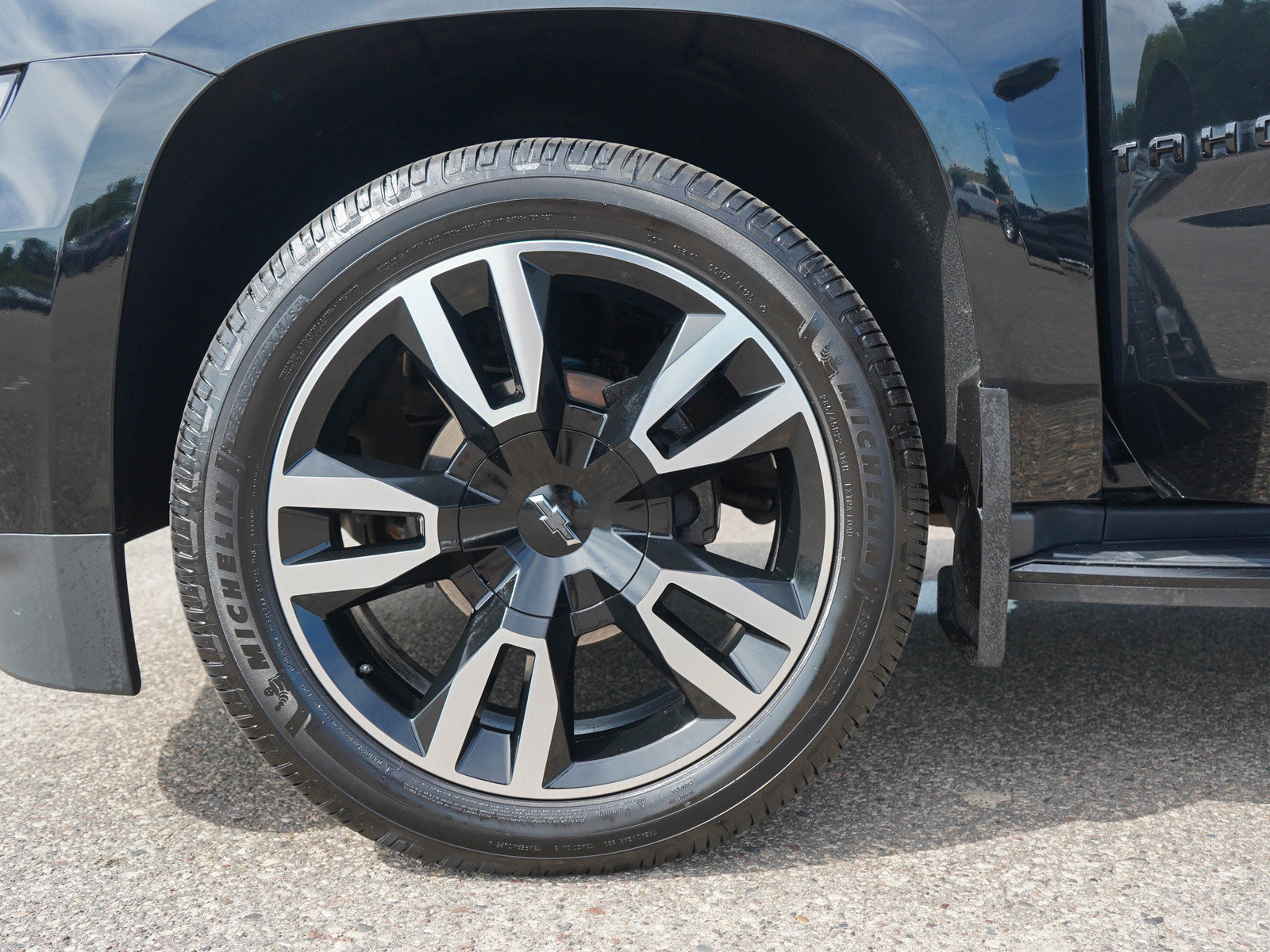 Used 2019 Chevrolet Tahoe LT w/ RST Edition AWD/4WD image 32