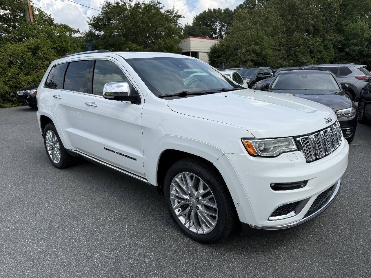 Used 2018 Jeep Grand Cherokee Summit AWD/4WD image 3