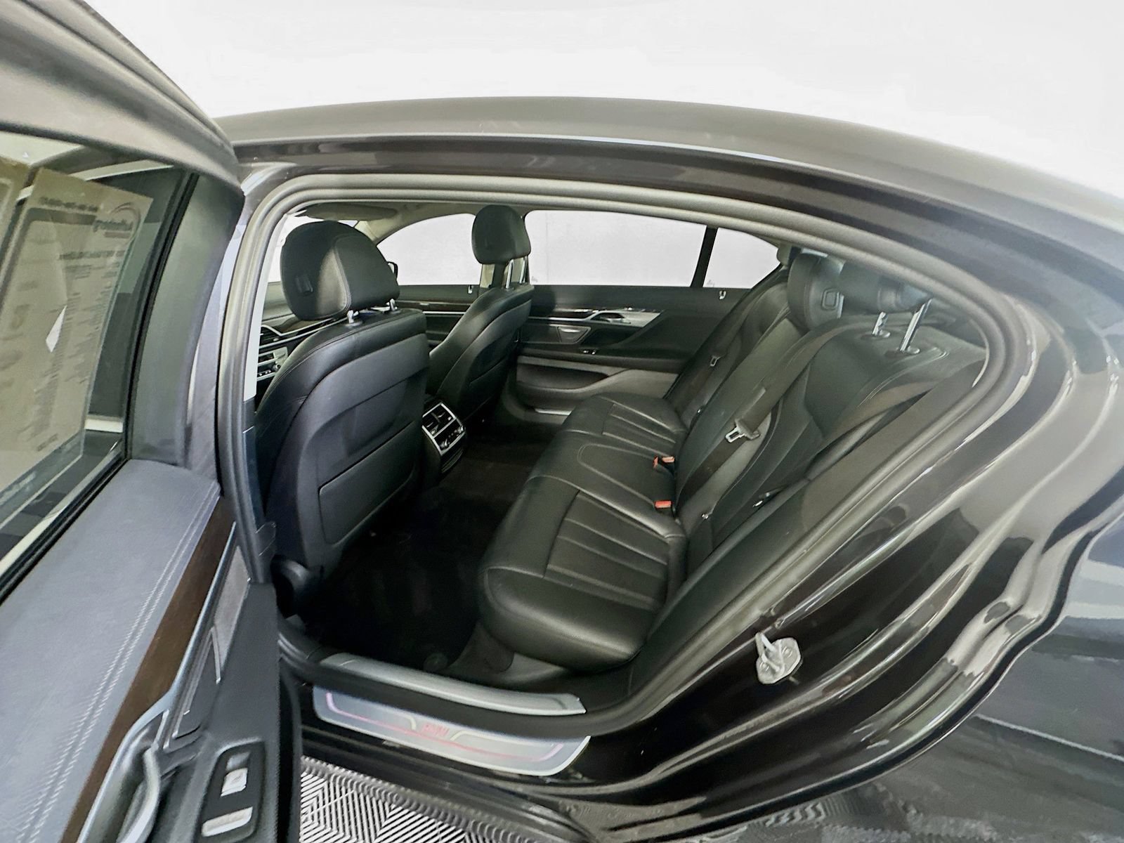 Used 2019 BMW 740i xDrive AWD/4WD image 25